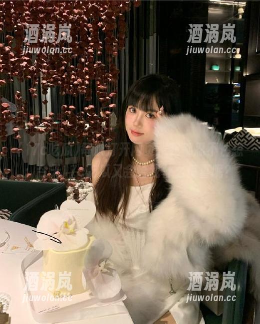 每次打开网页，我都忍不住想：今天17c吃瓜又会给我什么惊喜呢？