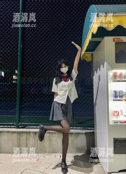 91吃瓜中心 看露边时刻:在91吃瓜中心,观看奇葩瞬间的一天