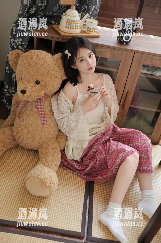 下载“cggolive吃瓜网”，边munch边看那惊天大瓜，生活如此美好（哈哈）！