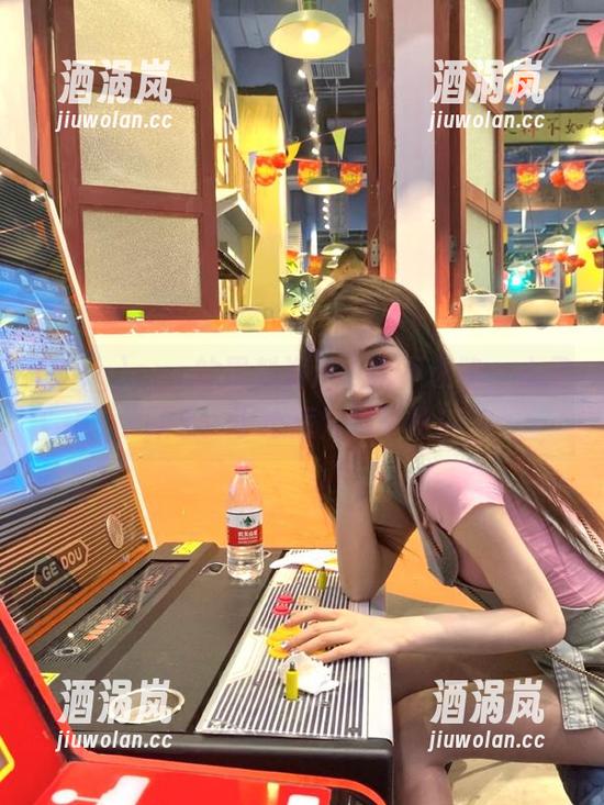 cgg cgg的黑料海洋,永不迷路,心里默念:小心惹火出草丛!