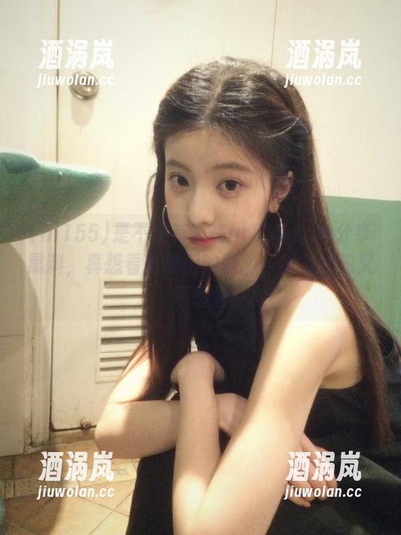 是不是有人在hl155.ccm分享黑料，真想看看他们的截图，但我好像又不想看