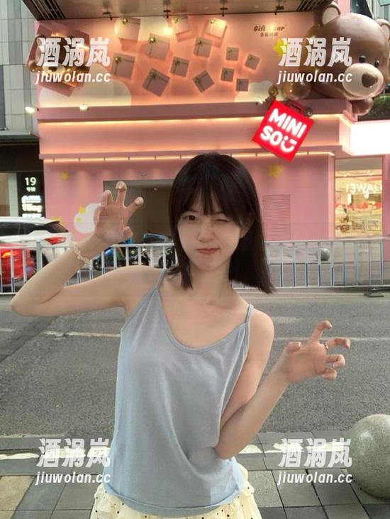 hlw 一边喝咖啡,一边观看hlw,完美的下午时光!