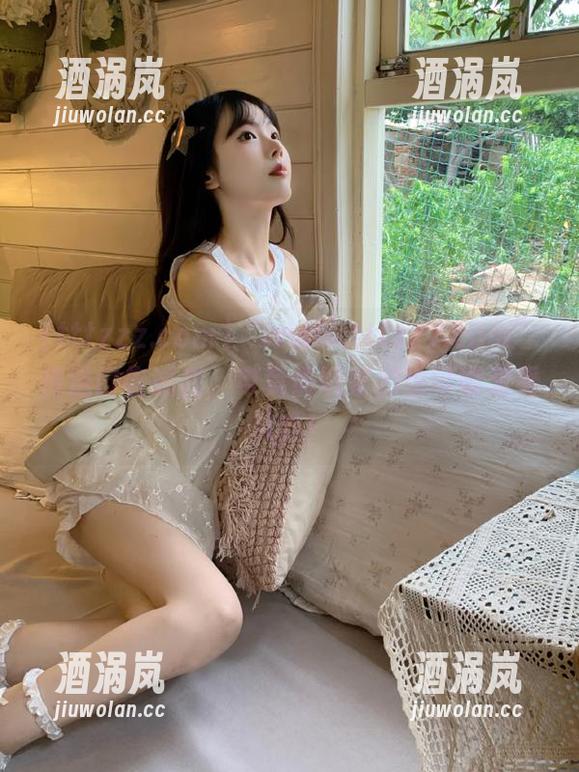 “www.tttzzz.com”传送门告诫我，电竞级玩家们也可能爱看八卦！