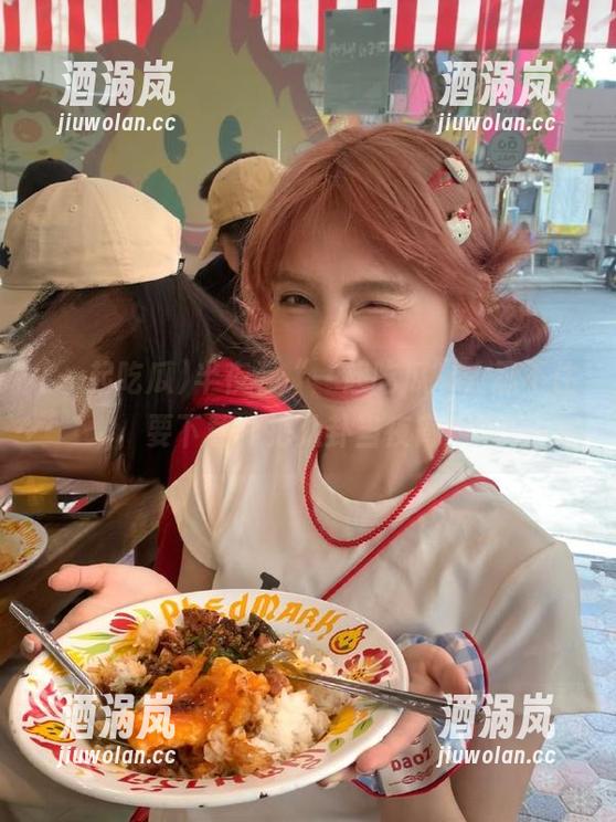 一起吃瓜 半夜看“一起吃瓜”,忍不住要下载,把八卦当夜宵!
