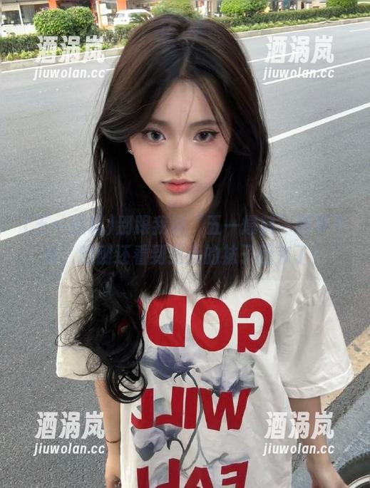 别跟我说“五一爆料”网页不香，刚刚还看到我丢的袜子回来了！