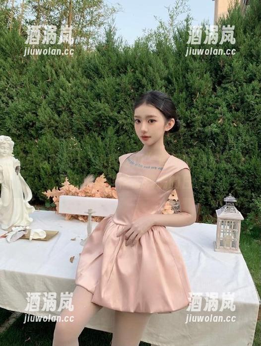 “免费吃瓜”官网的视频总让我想起那些槽点满满的日子