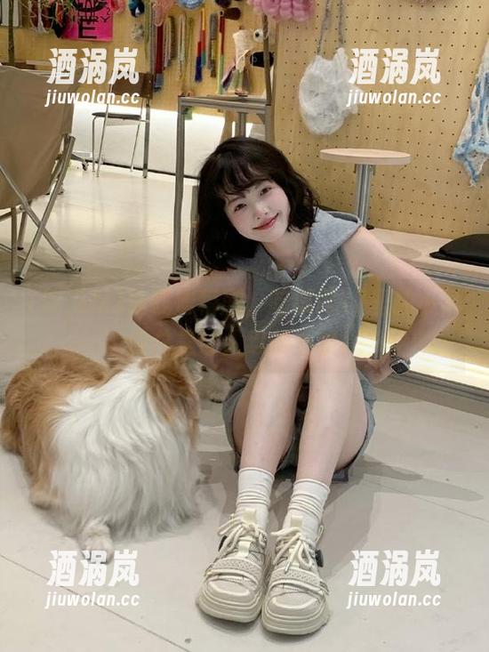在线滑稽剧，吃瓜网17里的小插曲总是让人忍俊不禁！