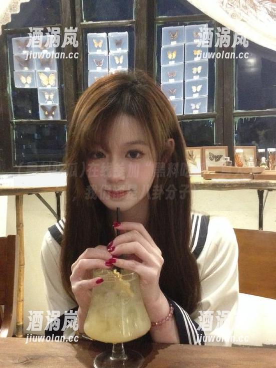 在线参加“黑料吃瓜”真人秀，我们都是八卦分子！