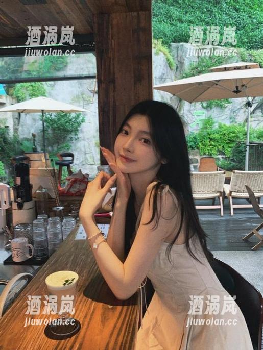 黑料网，你的夜晚不再孤单，登录之后感受八卦的温暖拥抱！