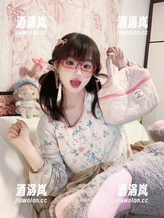 黑料网正能量 沉迷不恋果味?来黑料网正能量app,享受意外的爆料满分!
